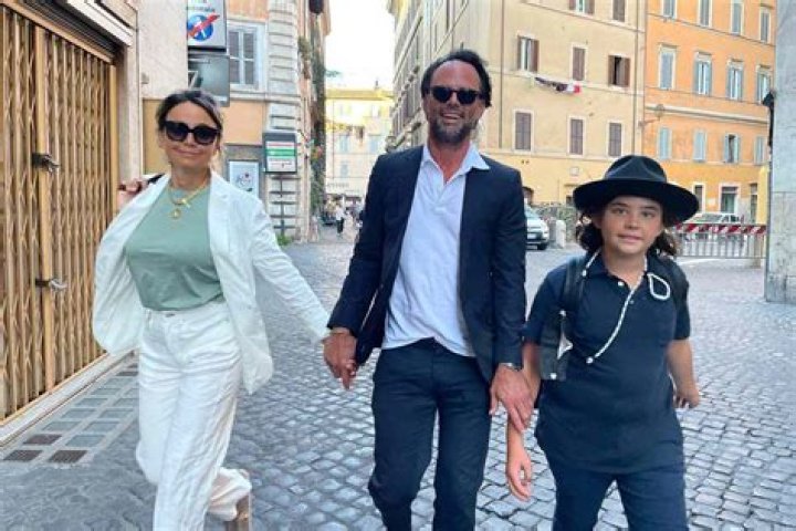 Uncover The Inspiring World Of Walton Goggins' Spouse: A Journey Of Revelations